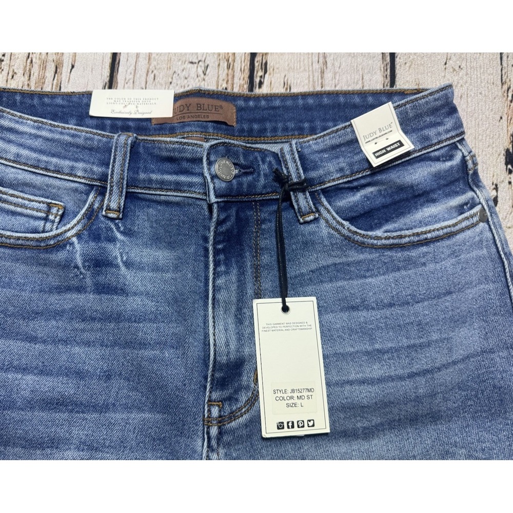 Judy Blue Women's High Waisted Sz Large Blue Denim Shorts Medium Wash NWT - Picture 2 of 7
